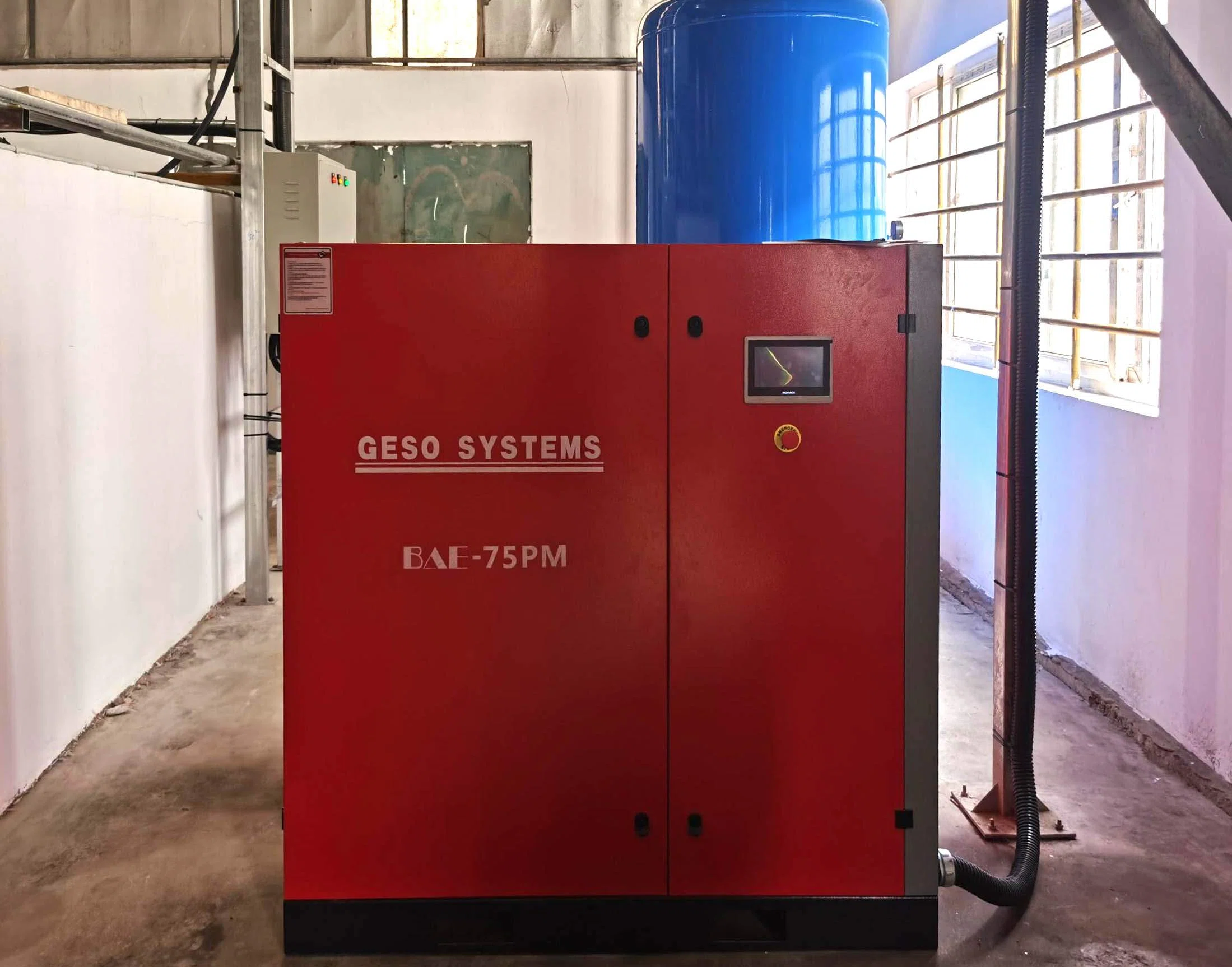 ဓာတုနှင့်အလွှာများထုတ်လုပ်ခြင်းအတွက် 75kW Screw Compressor ဖြေရှင်းချက်